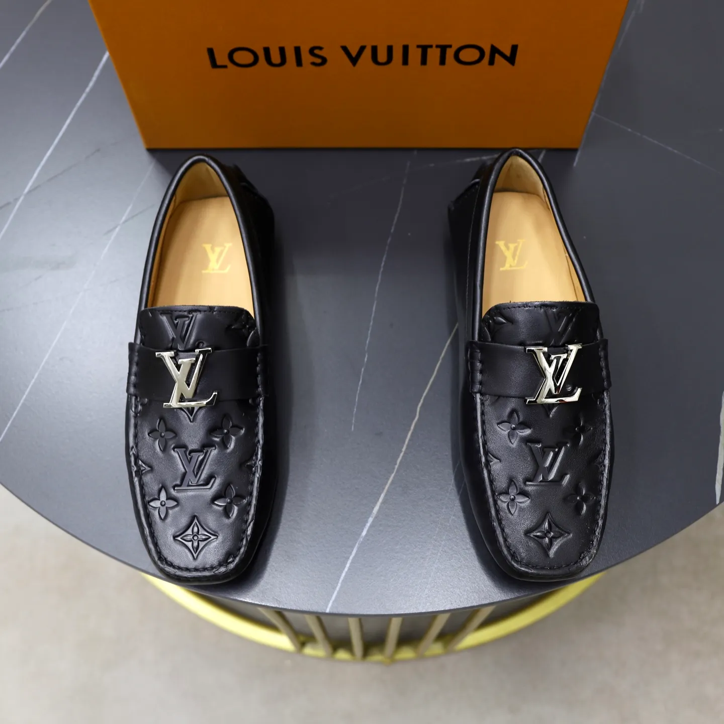 Ex-factory price: 480💰【LV】Louis Vuitton ⚠️High-end men’s driving and pedal series ⚠️38-44 (customized for 45) ⚠️All original cowhide leather! Thick and soft! Made entirely of calfskin lining! Rubber sheet anti-slip beanie sole! Three-dimensional package technology! Fashionable and classic! Handicrafts! Original high quality! Feel free to compare!